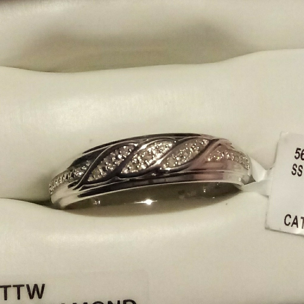 Wedding band size 11. 1/4 cut diamond.